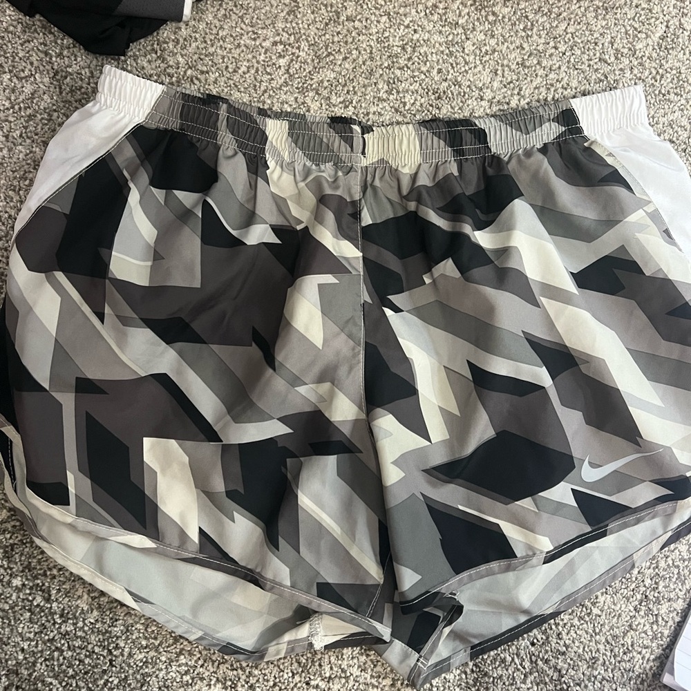 Nike Women's Athletic Shorts with Geometric Black and Gray Pattern